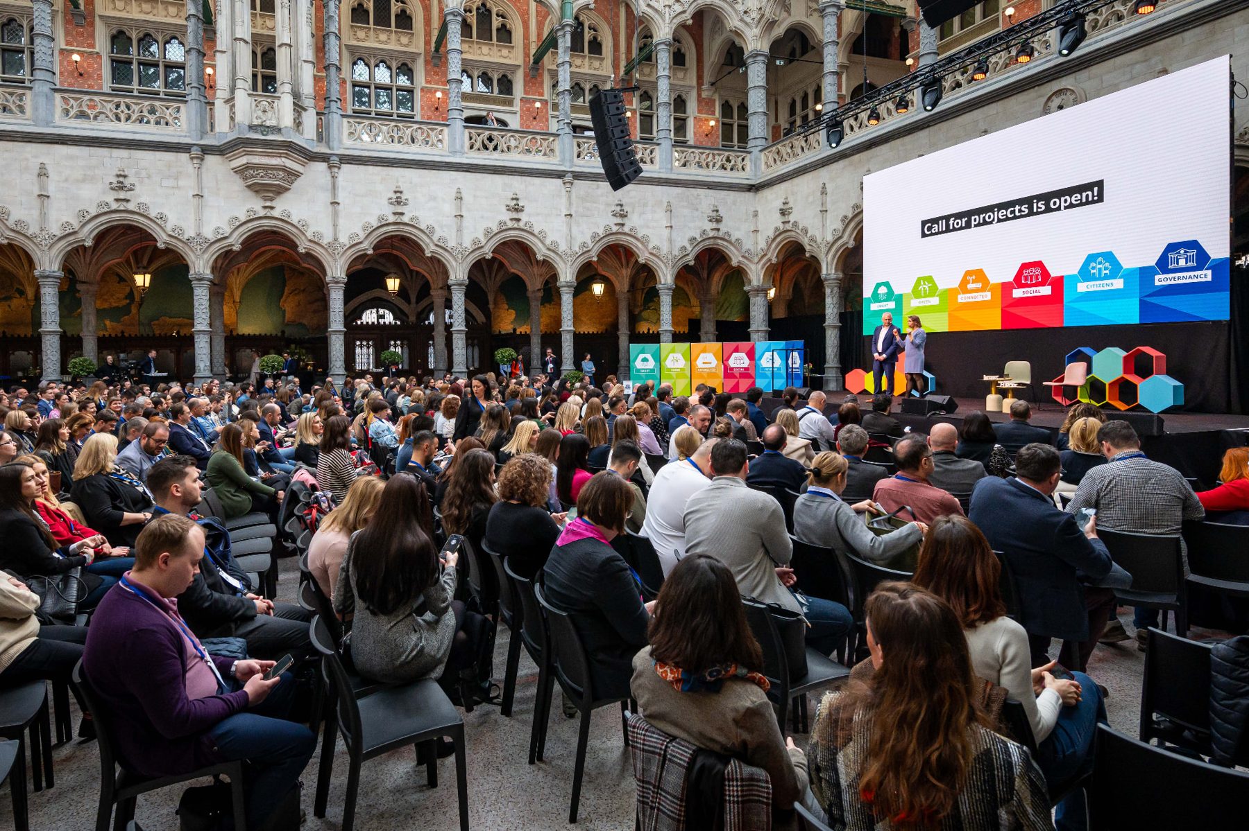 Scen med publik under EUROPE, LET'S COOPERATE!